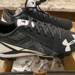 Boys baseball cleats. New in box big boys size 4 Under Armour